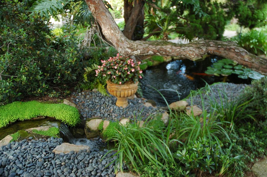 Mindfulness – creating a miniature Japanese rock garden ↗